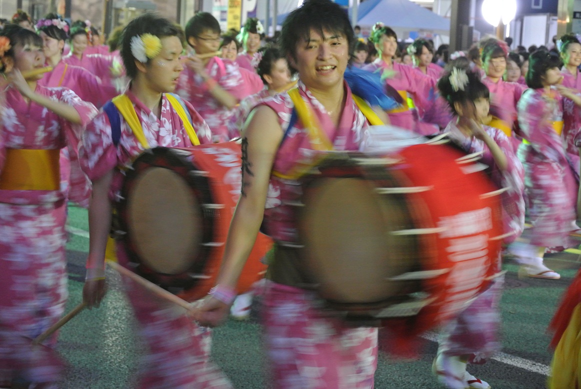 男子学生の太鼓30%.jpg