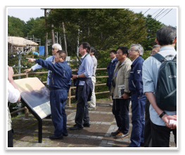 被災地の現状を把握し、新たな取り組みにつなげるため、学長・学部長等が宮古市を視察（平成26年9月）