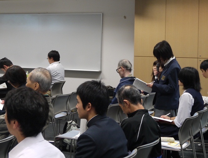 質疑応答の様子 吉野英岐先生