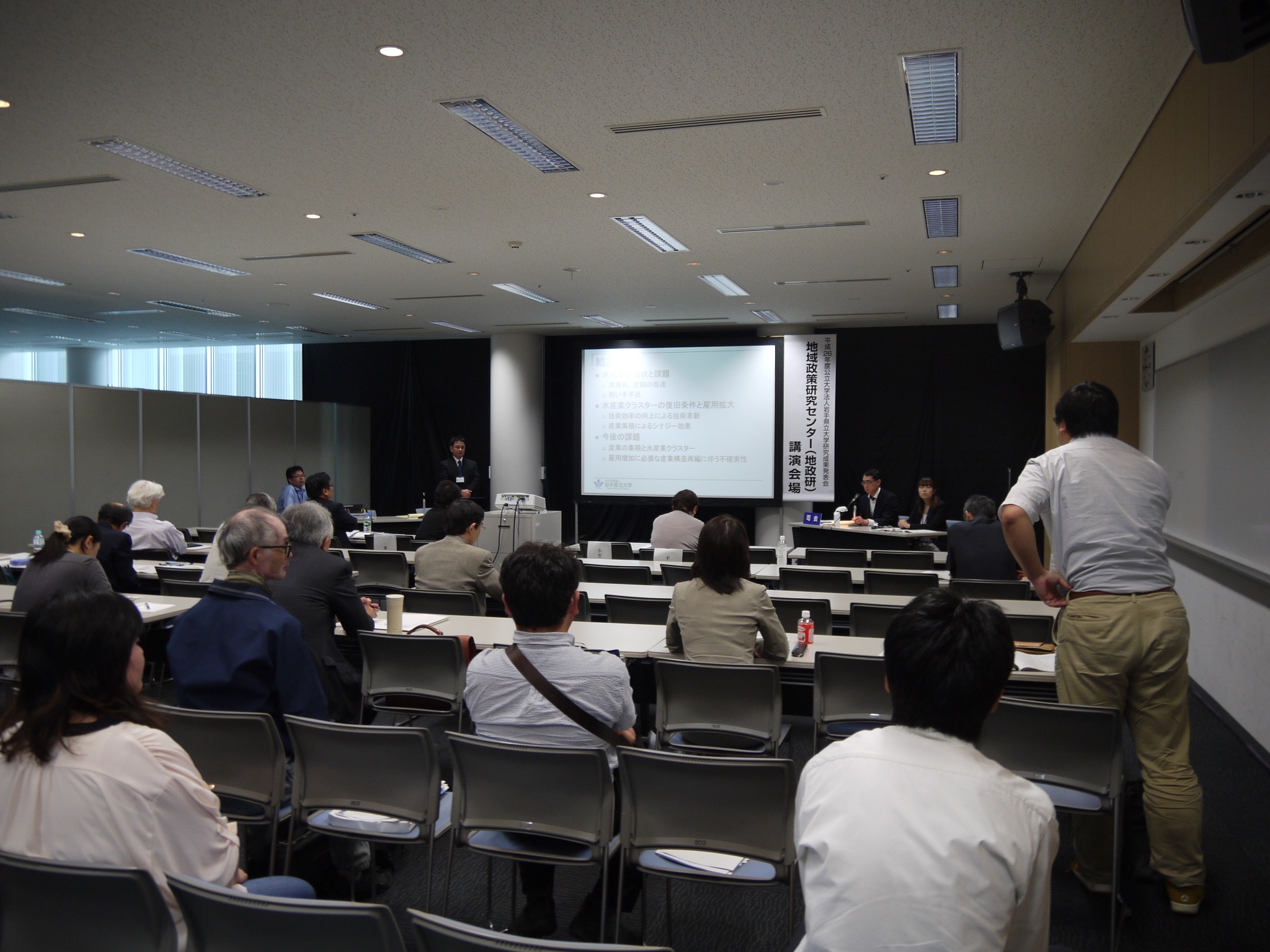 質疑応答の様子 新田義修先生