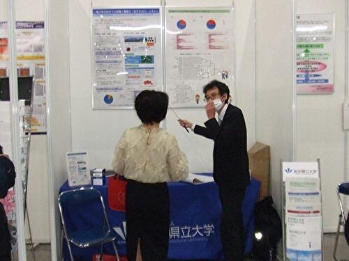 1Dayゾーン展示ブースを訪れる来場者の様子2
