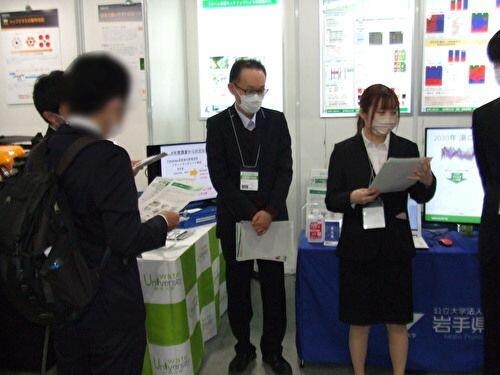 農業ゾーン展示ブースを訪れる来場者の様子5