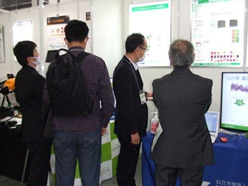 農業ゾーン展示ブースを訪れる来場者の様子6