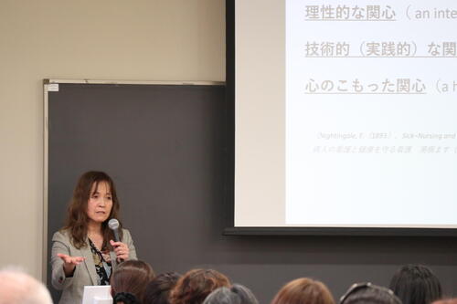 語りかける福島裕子教授