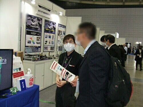 ブース来場者の様子2