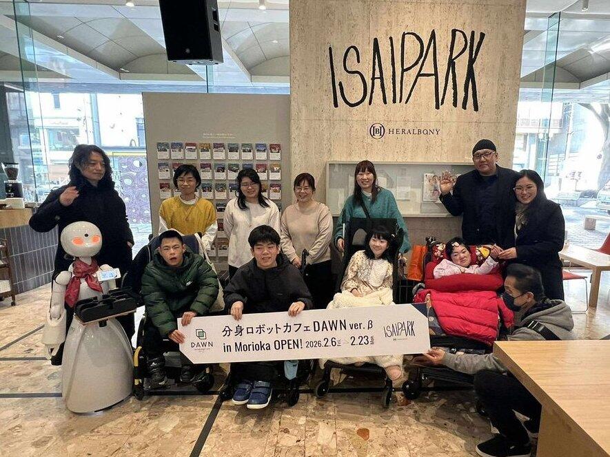 分身ロボット「OriHime」開発者の吉藤オリィ氏、 岩手県立大学ソフトウェア情報学部伊藤史人先生、支援学校の生徒さんら