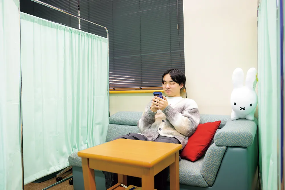 パーテーションで区切られた休憩スペース