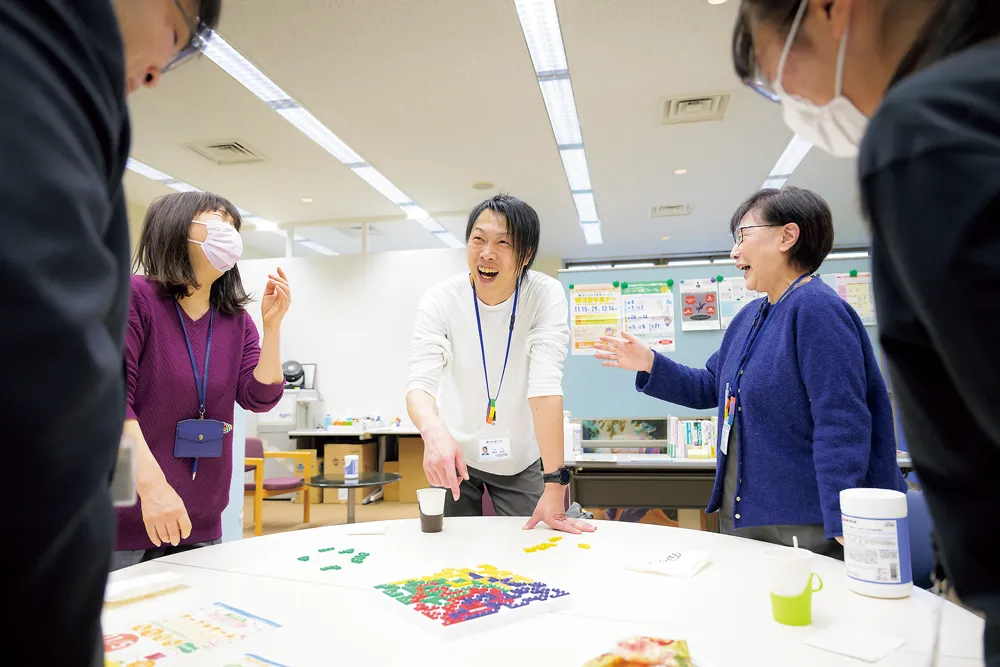 談笑している様子