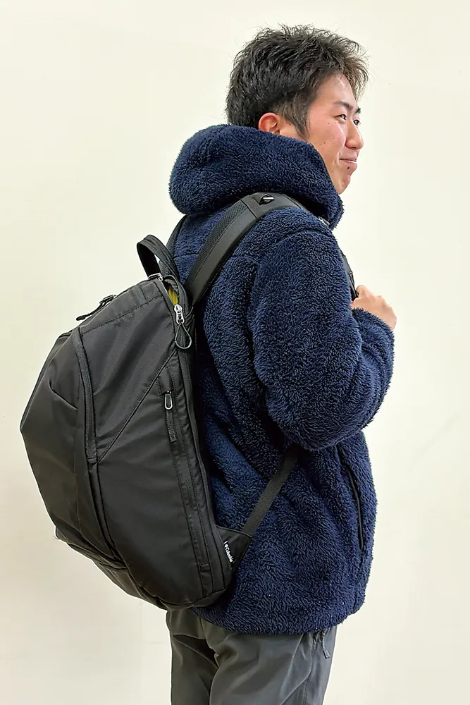 リュックを背負った学生