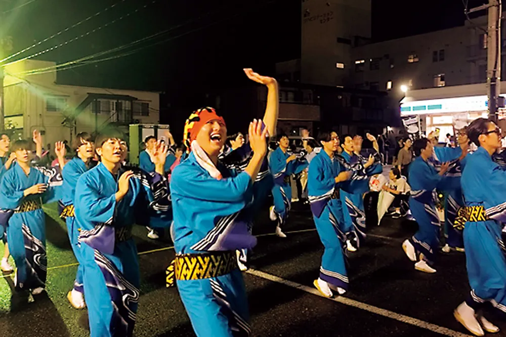 手踊りパレードの様子