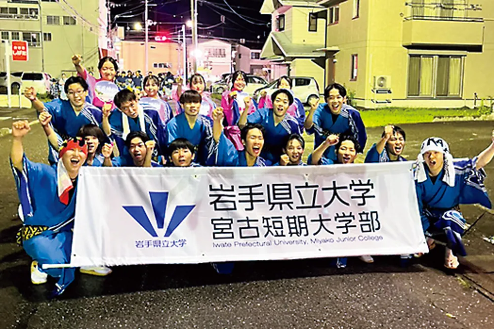 手踊りパレード参加者の集合写真